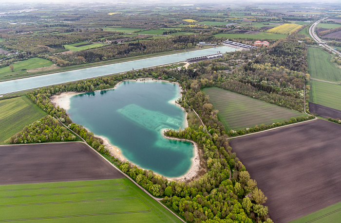 Luftbild aus Zeppelin: Regattastrecke Oberschleißheim, Regattasee (unten) Oberschleißheim