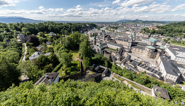 Blick von der Festung Hohensalzburg: Mönchsberg, Altstadt, Salzach Salzburg 2022