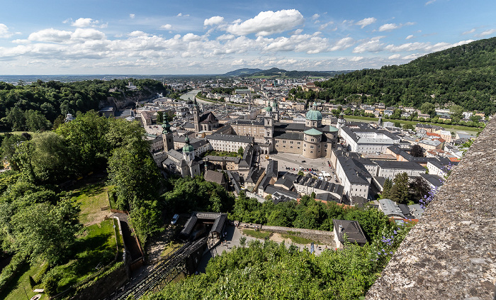 Blick von der Festung Hohensalzburg: Mönchsberg, Altstadt, Salzach Salzburg