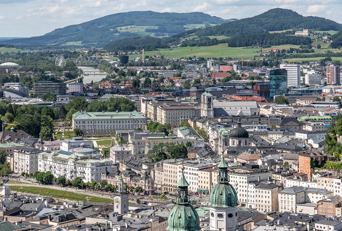 Salzburg Blick von der Festung Hohensalzburg Andräkirche Schloss Mirabell