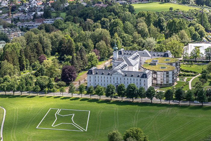 Salzburg Blick von der Festung Hohensalzburg: Kunstwerk Down to the Ground und Seniorenheim Nonntal