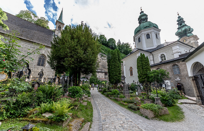 Salzburg Altstadt: Erzabtei St. Peter mit dem Petersfriedhof und der Stiftskirche St. Peter Margarethenkapelle
