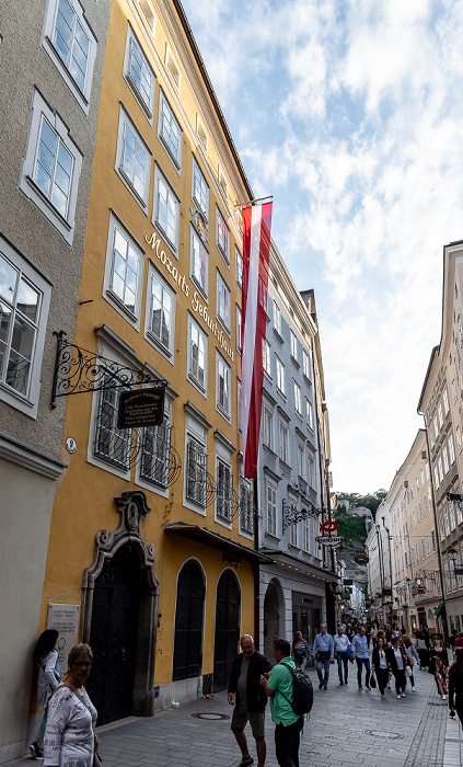 Salzburg Altstadt: Getreidegasse - Mozarts Geburtshaus