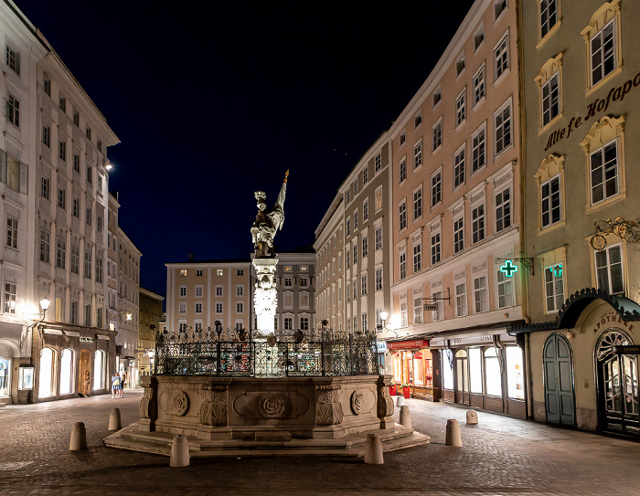 Salzburg Altstadt: Alter Markt mit dem Florianibrunnen