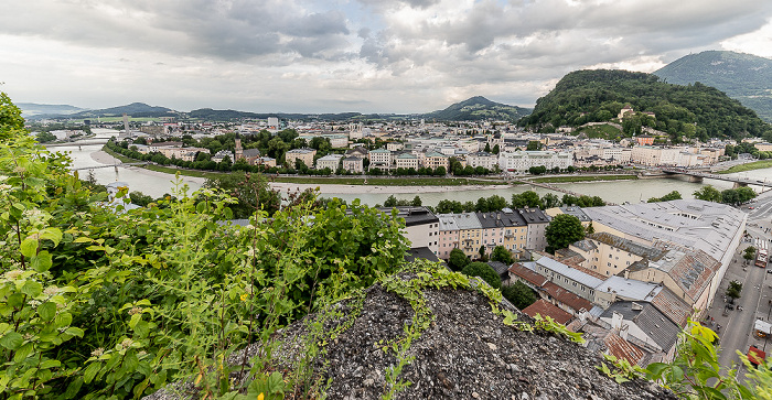 Salzburg Blick vom Mönchsberg: Altstadt, Salzach Kapuzinerberg