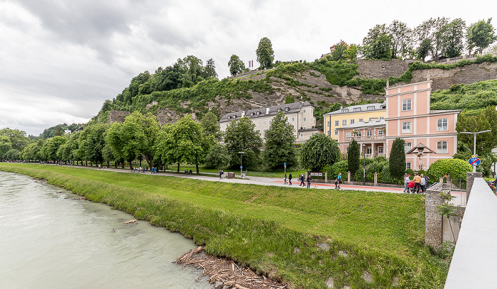 Salzburg Blick vom Müllnersteg: Salzach, Mönchsberg