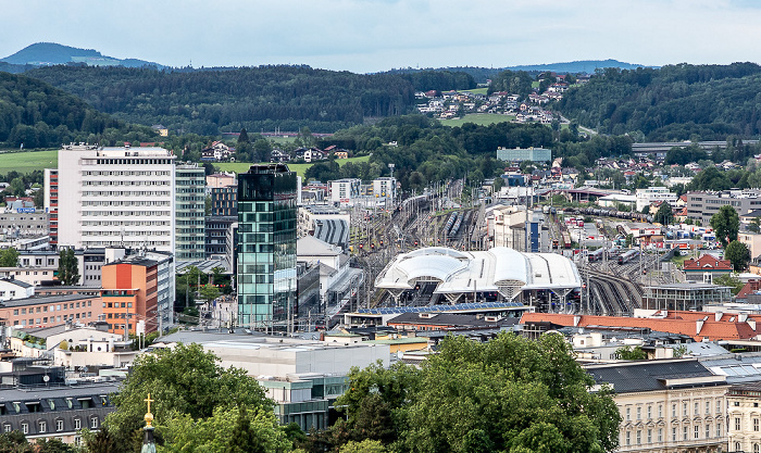 Salzburg Blick vom Mönchsberg: Hauptbahnhof