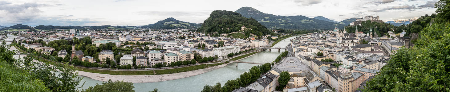 Salzburg Blick vom Mönchsberg: Salzach, Altstadt Festung Hohensalzburg Gaisberg Heuberg Kapuzinerberg