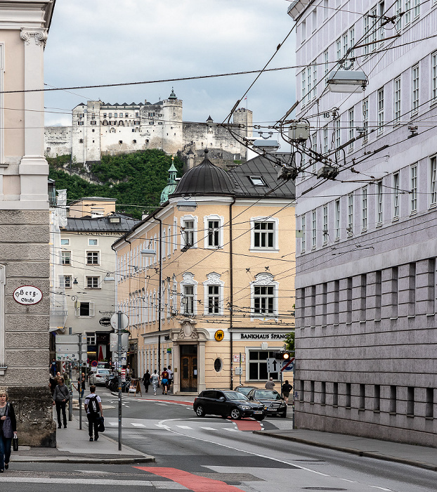 Salzburg Altstadt: Dreifaltigkeitsgasse Festung Hohensalzburg