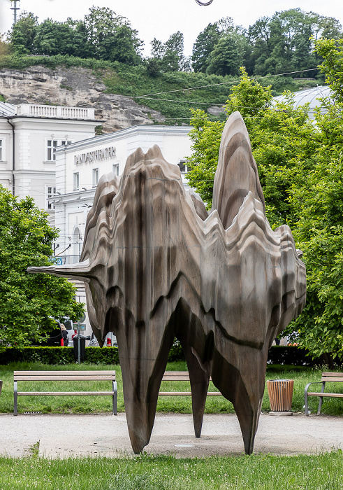 Salzburg Altstadt: Makartplatz - Kunstwerk Caldera