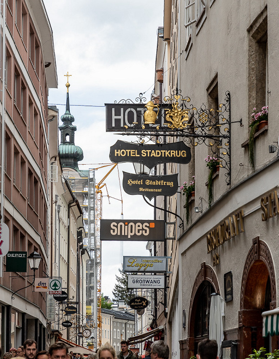 Salzburg Altstadt: Linzer Gasse - Hotel Stadtkrug Sebastianskirche