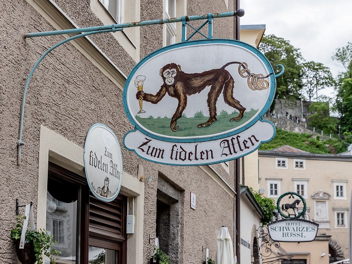 Altstadt: Priesterhausgasse - Restaurant Zum fidelen Affen Salzburg