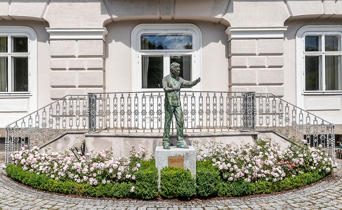 Elisabethkai: Herbert-von-Karajan-Statue Salzburg