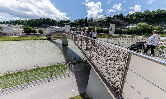 Marko-Feingold-Steg (Love Locks Bridge Salzburg), Salzach, Mönchsberg Salzburg