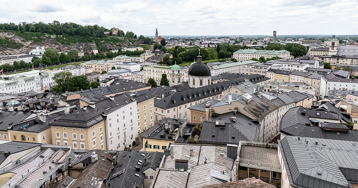 Salzburg Blick vom Kapuzinerberg: Altstadt mit Dreifaltigkeitskirche und Schloss Mirabell Mönchsberg Müllner Kirche