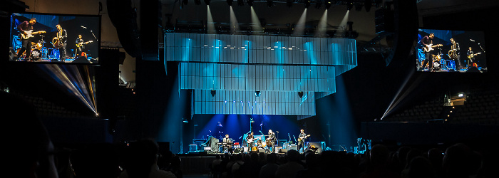 Olympiahalle: Eric Clapton (+ The Bluesanovas) München The Bluesanovas