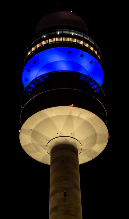 Olympiaturm (beleuchtet in den Farben der Ukraine) München