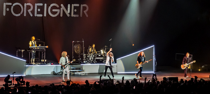 Olympiahalle: Foreigner (+ Saga, The New Roses) München
