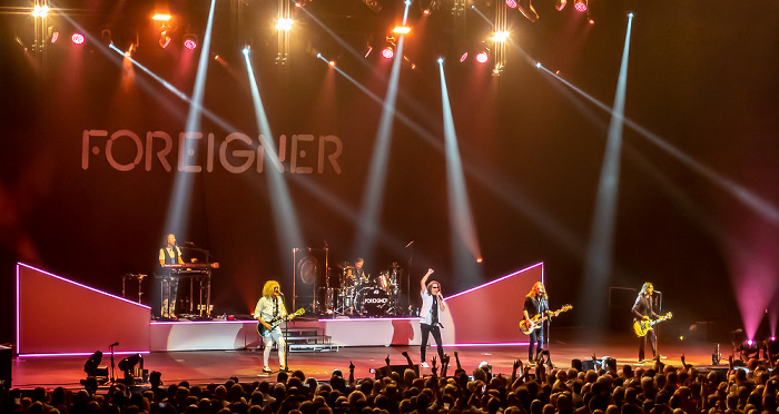 Olympiahalle: Foreigner (+ Saga, The New Roses) München