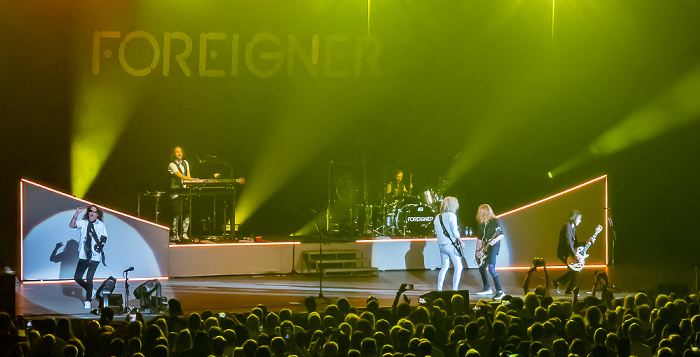 Olympiahalle: Foreigner (+ Saga, The New Roses) München
