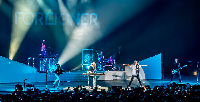 Olympiahalle: Foreigner (+ Saga, The New Roses) München