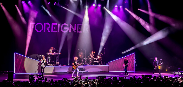 Olympiahalle: Foreigner (+ Saga, The New Roses) München