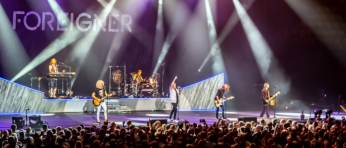 Olympiahalle: Foreigner (+ Saga, The New Roses) München