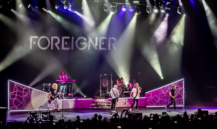 Olympiahalle: Foreigner (+ Saga, The New Roses) München