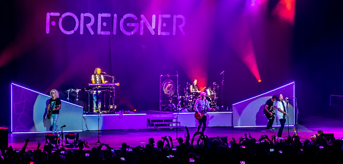 Olympiahalle: Foreigner (+ Saga, The New Roses) München