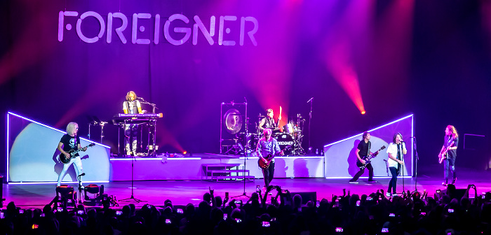 Olympiahalle: Foreigner (+ Saga, The New Roses) München