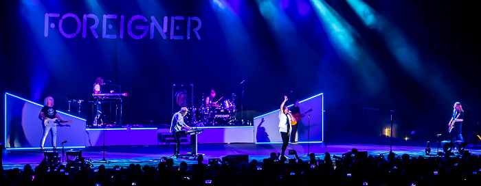 Olympiahalle: Foreigner (+ Saga, The New Roses) München
