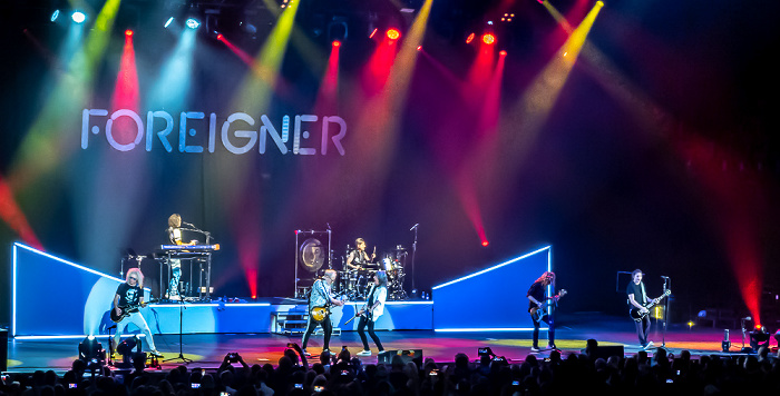 Olympiahalle: Foreigner (+ Saga, The New Roses) München