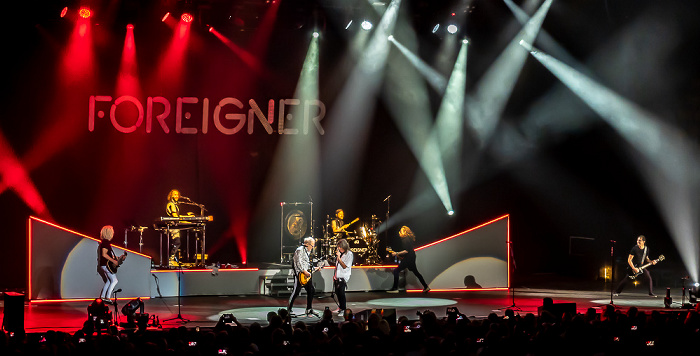 Olympiahalle: Foreigner (+ Saga, The New Roses) München