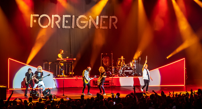 Olympiahalle: Foreigner (+ Saga, The New Roses) München