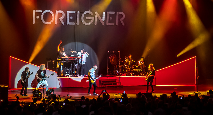 Olympiahalle: Foreigner (+ Saga, The New Roses) München