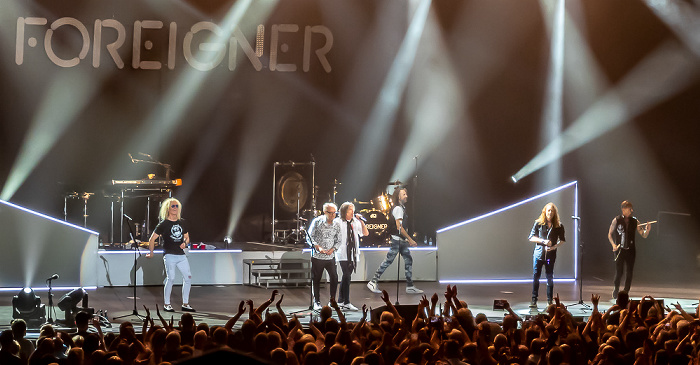 Olympiahalle: Foreigner (+ Saga, The New Roses) München