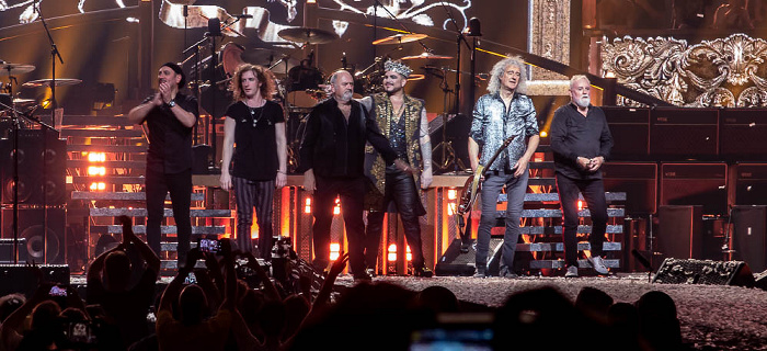 Olympiahalle: Queen + Adam Lambert München Neil Fairclough, Tyler Warren, Spike Edney, Adam Lambert, Brian May, Roger Taylor