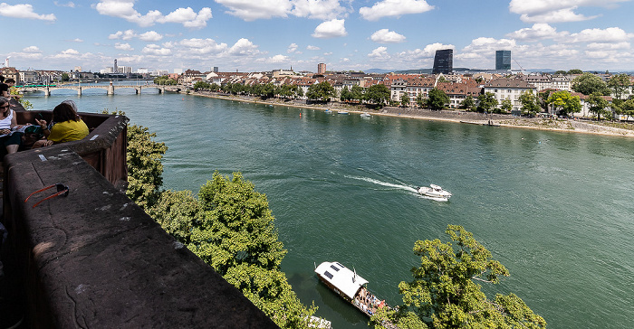 Basel Blick von der Basler Pfalz: Rhein, Altstadt Kleinbasel Claraturm Messeturm Mittlere Brücke