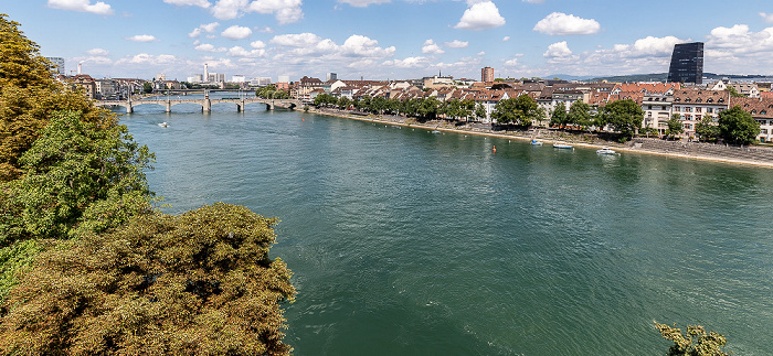 Basel Blick von der Basler Pfalz: Rhein, Altstadt Kleinbasel Claraturm Mittlere Brücke