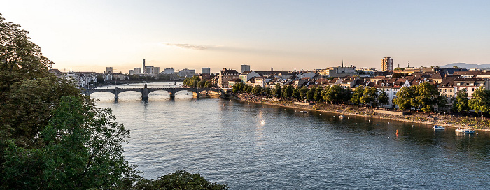 Basel Blick von der Basler Pfalz: Rhein, Altstadt Kleinbasel Mittlere Brücke