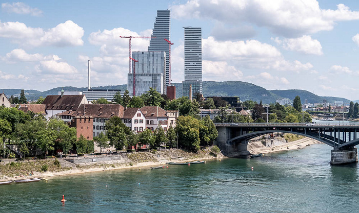 Basel Blick von der Basler Pfalz: Roche Tower, Rhein Altstadt Kleinbasel Wettsteinbrücke