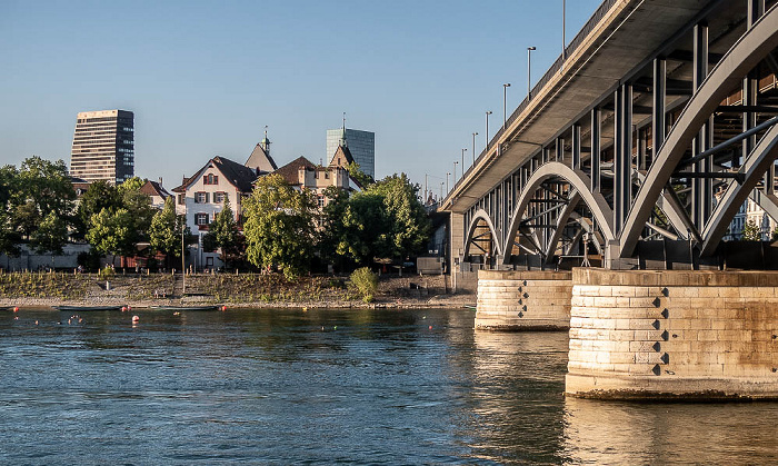 Basel Wettsteinbrücke, Rhein Claraturm Messeturm