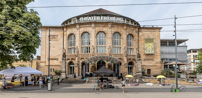 Altstadt: Platz der Alten Synagoge - Theater Freiburg