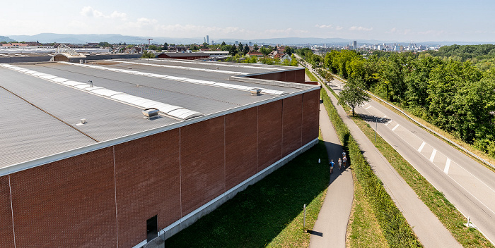 Blick vom Vitra Slide Tower: Vitra Campus mit dem Factory Building (Álvaro Siza) Weil am Rhein