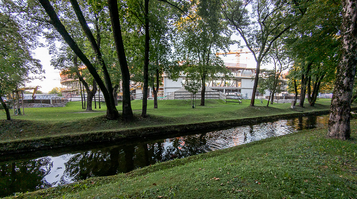 Olympiapark: Nymphenburg-Biedersteiner Kanal, SAP Garden München