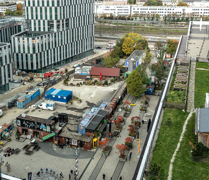 Blick aus dem WERK4 (ehem. Kartoffelsilo der Pfanni-Werke): Werksviertel mit dem Knödelplatz München