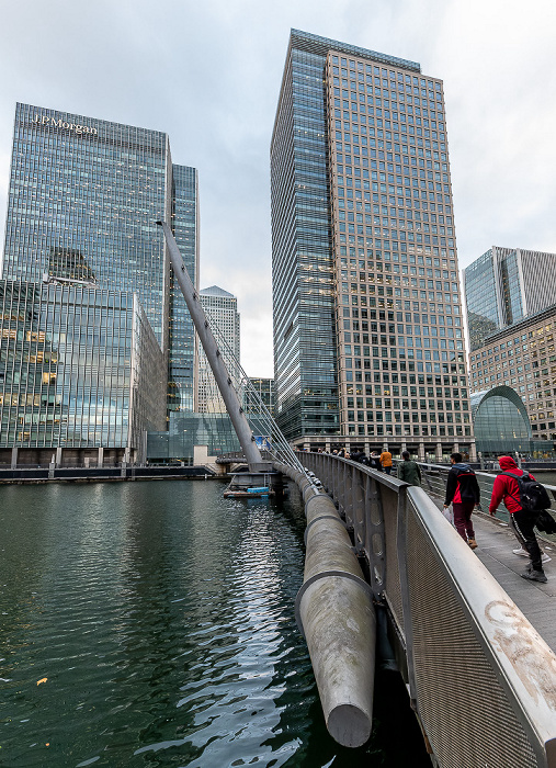 London Isle of Dogs (Docklands): South Dock mit der South Quay Footbridge