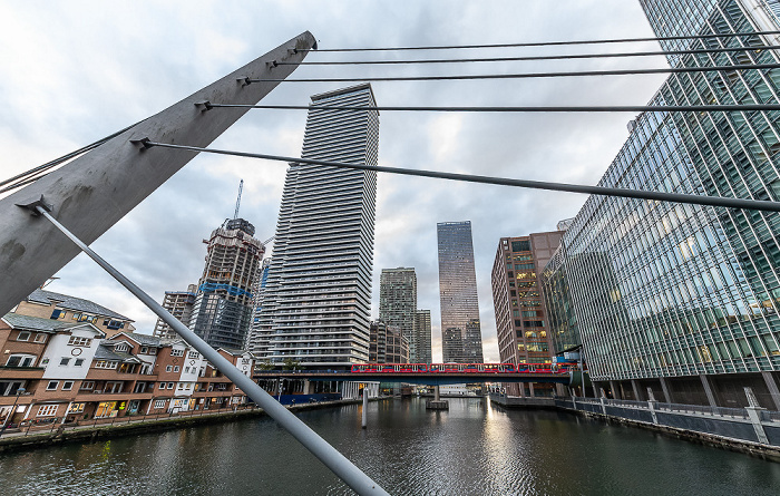 Isle of Dogs (Docklands): South Quay Footbridge, South Dock London