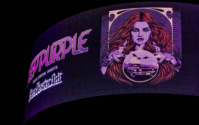 London The O2: Werbung für das Konzert von Deep Purple (+ Blue Öyster Cult)