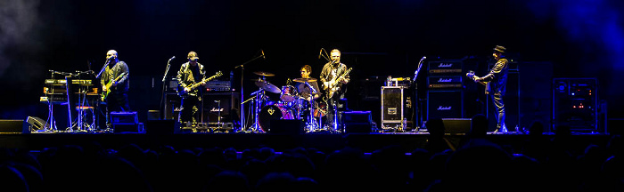 The O2 Arena: Deep Purple (+ Blue Öyster Cult) London Blue Öyster Cult (Setlist: Stairway to the Stars, That Was Me, Burnin' for You, Golden Age of Leather, Train True (Lennie's Song), E.T.I. (Extra Terrestrial Intelligence), Hot Rails to Hell, Godzilla, (Don't Fear) The Reaper, Cities on Flame With Rock and Roll)